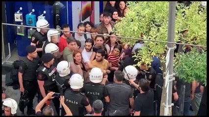 Festival düzenlemek isteyen öğrenciler gözaltına alındı