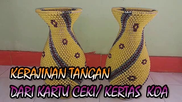 Kerajinan tangan vas bunga cantik dari kartu ceki kertas koa