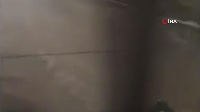 Ankara'da kuryenin sele kapılma anı kamerada