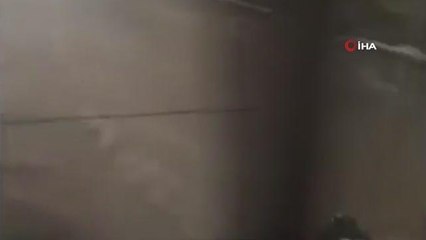 Ankara'da kuryenin sele kapılma anı kamerada