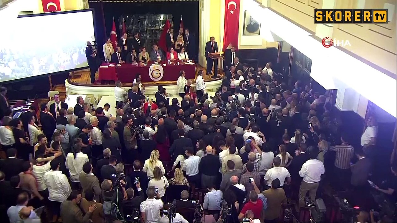 Galatasaray Başkanı Dursun Özbek: Yaşasın Galatasaray