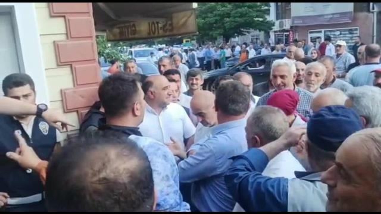 AKP Genel Başkanvekili Yıldırım: "Yusufeli'nde Doğmuş Büyümüş, Hayalleri Bu İlçede Geçmiş İnsanların İhtiyaçları ve Beklentileri Karşılanacaktır"