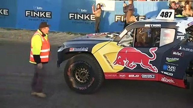 Engines battle sand and blistering sun in off-road desert race