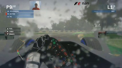 Jenson Button nampak berhati-hati ketika balapan dikala hujan | F1 2013