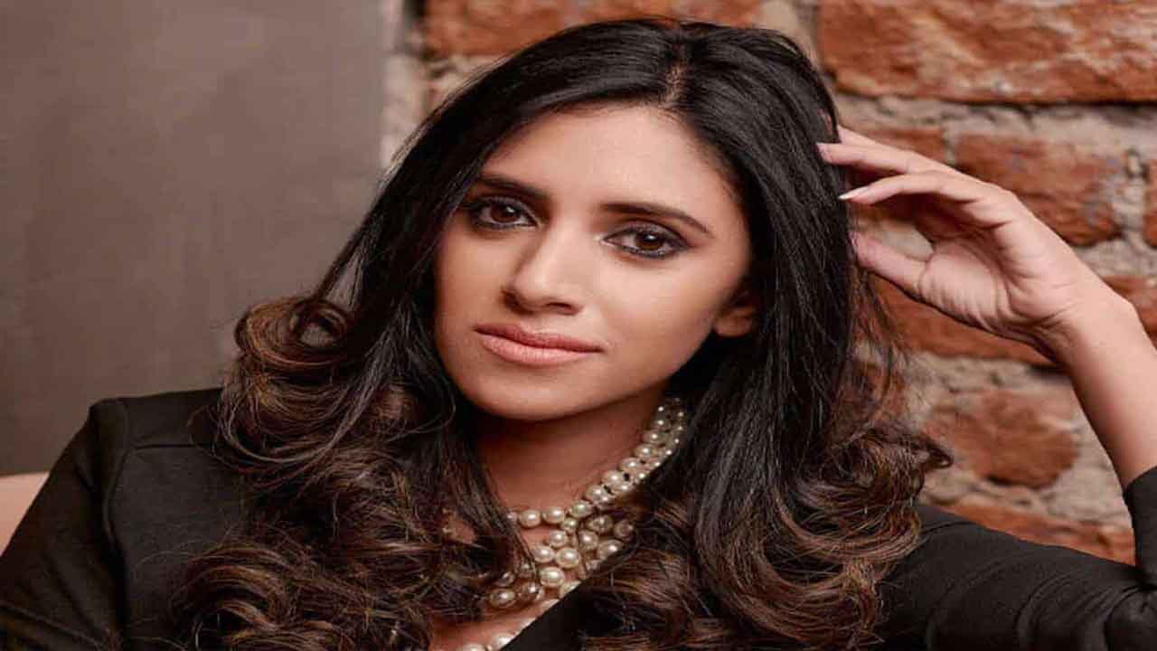Famous Celebrity Fashion Designer Prathyusha Ga...