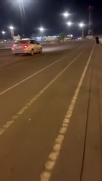 ضبطُ المخالفين مَطلب.. شاهد مركباتٌ تقتحم ممشى حجز الشرائع وتُهدد رواده