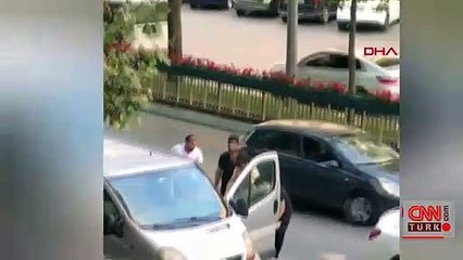 Sultangazi'de zorla araçtan indirdikleri sürücüyü darbettiler