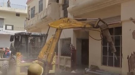 Prayagraj Violence Action: कुछ ही मिनटों में ढह गया मास्टरमाइंड जावेद पंप का आशियाना