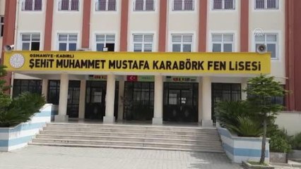 Atık malzemeleri müzik aletlerine dönüştüren lise öğrencileri orkestra kurdu