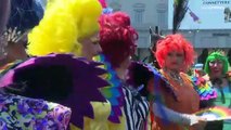 Los coloridos desfiles del Orgullo LGBTI  pintan de colores las calles de Roma y Viena