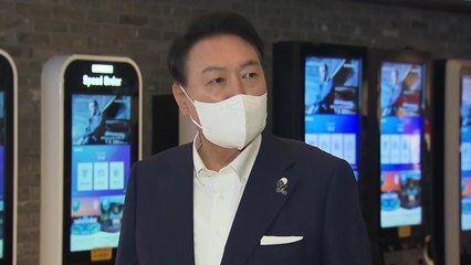 尹 대통령 부부, 영화 '브로커' 관람..."생명의 소중함" / YTN