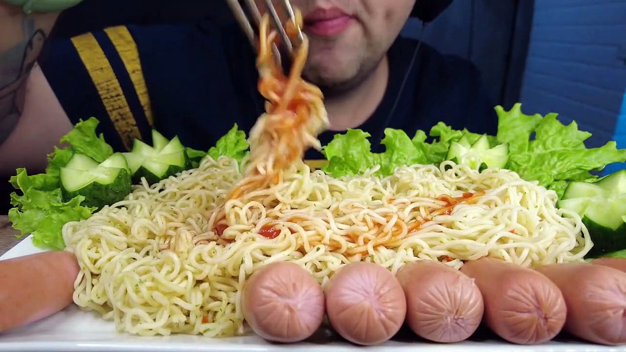 ASMR EATING SPICY NOODLES, SAUSAGES, CUCUMBERS, HOT CHILI SAUCE (No Talking) Eating Sounds MUKBANG