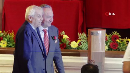 Galatasaray’ın yeni başkanı Dursun Özbek’ten ayağının tozuyla transfer bombası