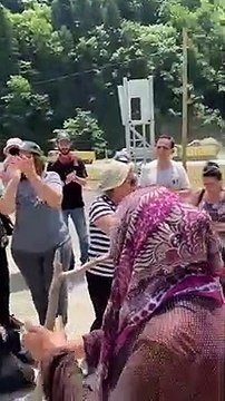 Taş ocağına karşı direnen İkizdereli kadın isyan etti: Bu nedir, bu kadar olmaz, öldürdünüz, biraz akıllı olun