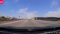 TEM Otoyolu'ndaki kaza anı araç kamerasında