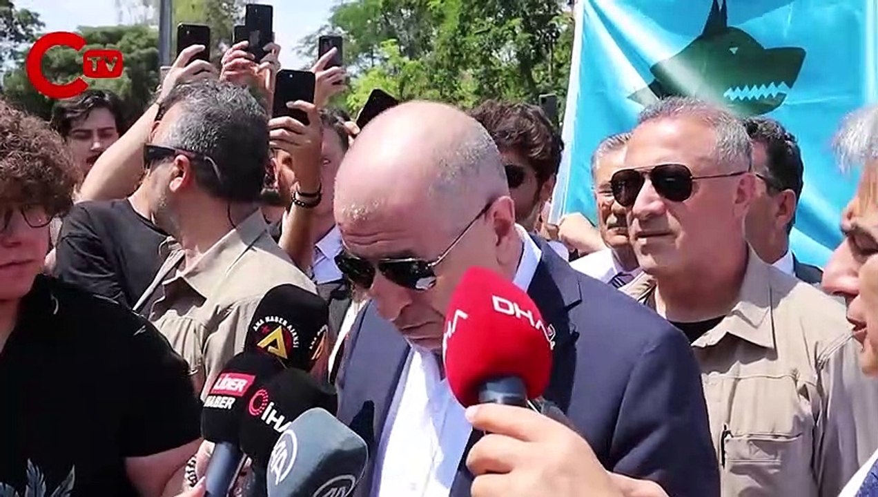 Akdeniz Üniversitesi'nde yaşananların ardından Ümit Özdağ üniversitenin önünde ateş püskürdü: "Tarikatlar mı..."