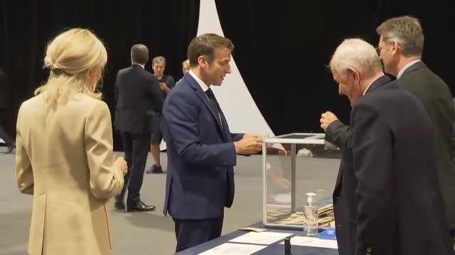 La coalición de izquierdas busca complicarle el mandato a Macron