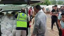 Yağıştan etkilenen işçilere İnegöl Belediyesi’nden yardım eli