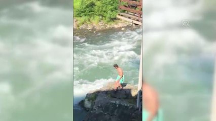 Derede akıntıya kapılan genç boğuldu