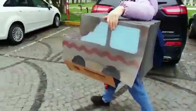 Rektörlüğün lüks araç kiralamasını böyle protesto etti