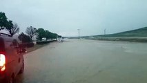 Ankara Akyurt - Çankırı Yolu, sel nedeniyle araç trafiğine kapandı