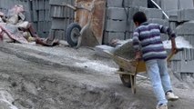 بسبب ثغرة في القانون.. آلاف الأطفال الإيرانيين يسحقون بظروف عمل قاسية