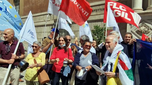 Genova, il rumore delle pentole vuote in piazza : Aumenti dei prezzi insostenibili