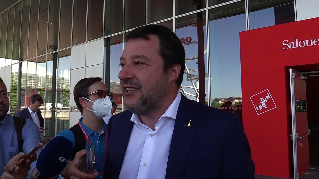 Antonio Capuano e i soldi per il volo a Mosca, Salvini: "Non lo sento più. Ma lavoro per la pace"