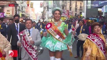 Sandra Alcázar recibió el cariño de la población en la entrada del Gran Poder