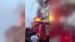 Sultanbeyli'de bir binanın çatısında çıkan yangın söndürüldü