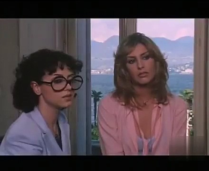 Lino Banfi Alvaro Vitali scene divertenti da ridere Film La ripetente fa l'occhietto al preside