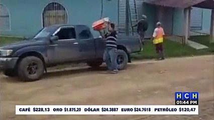 Descarga eléctrica por poco mata a joven que cambiaba alumbrado público en Olancho