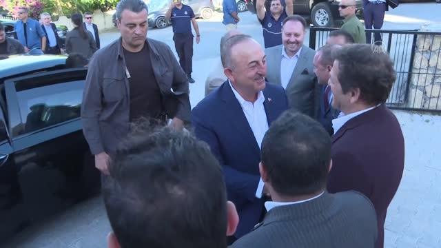 Dışişleri Bakanı Çavuşoğlu, KKTC'nin Lapta bölgesinde vatandaşlarla buluştu