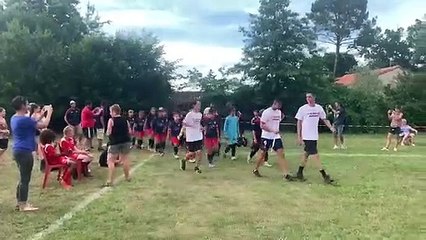 L'entrée sur le terrain de nos finalistes