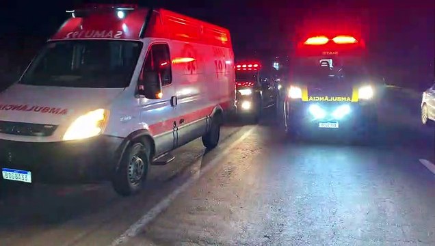 Duas pessoas ficam feridas em capotamento na BR-467, em Cascavel