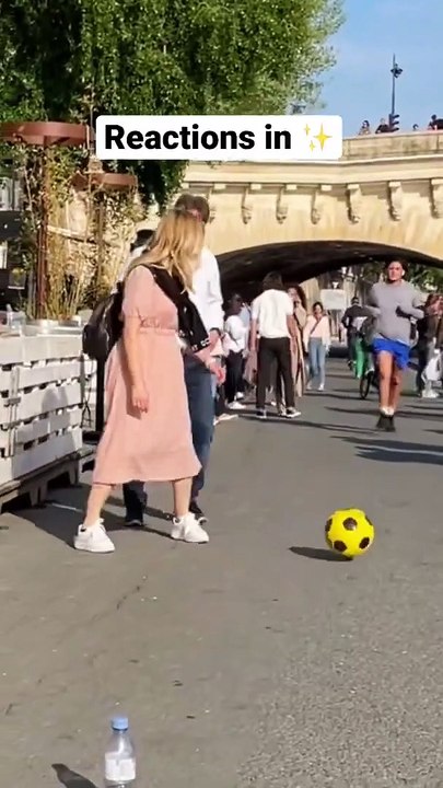 Rating strangers passes (best réaction in PARIS _sparkles_ ( 1080 X 608 )