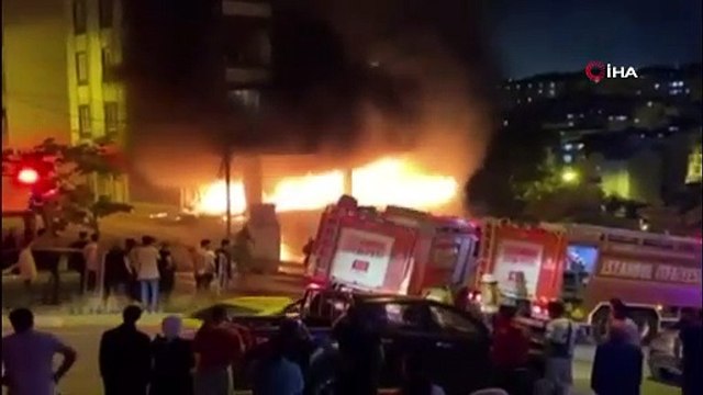 İstanbul'da korkutan yangın! Alevler geceyi gündüze çevirdi