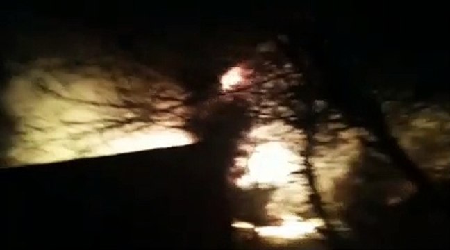 डामर गर्म करते समय फैक्ट्री में लग गई आग, पड़ोस में स्थित होटल जलकर नष्ट हो गया