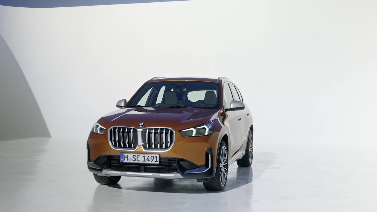 BMW X1 - Große Vielfalt an Systemen für automatisiertes Fahren und Parken
