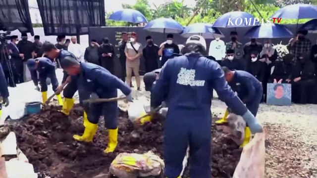 [Full] Prosesi Pemakaman Anak Ridwan Kamil Eril di Cimaung Bandung