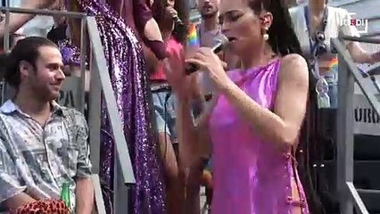 Roma, Elodie conquista il Pride: "Abbiamo tutti gli stessi diritti, viviamo con amore non con odio"