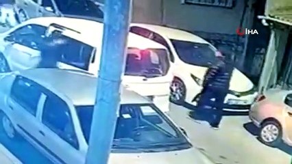Plakasız araçtan inip kurşun yağdırdı: Saldırı anı anbean kamerada