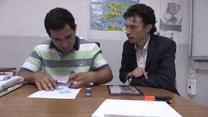 Otizmli Mert'in ressam olma hayaline akademisyenden "özel" destek