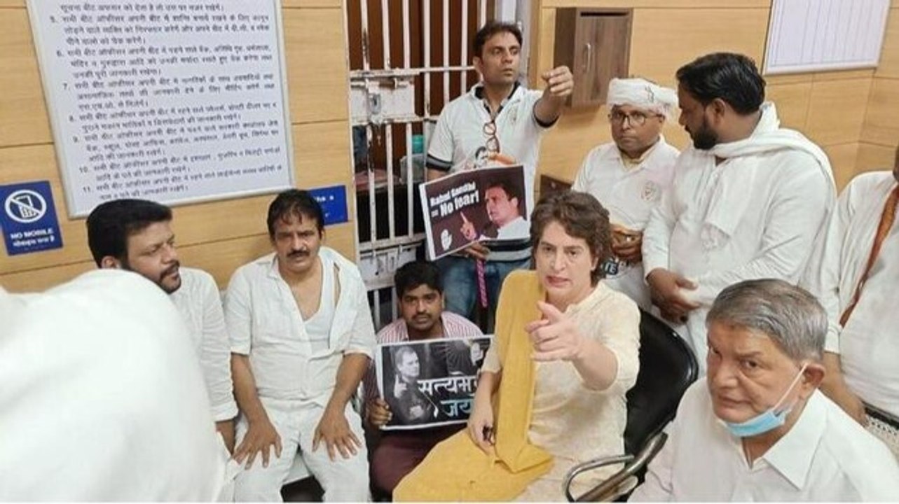 Priyanka Gandhi meets detained Congress leaders at Tughlak Road Police Station