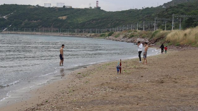 İzmit Körfezi siyaha büründü! ‘Marmara’yı hunharca kirletiyorlar’