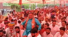 VIDEO : जब समर्थकों के कन्धों पर बैठकर मंच तक पहुंचे Satish Poonia