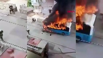 Park halindeki otobüs alev alev yandı