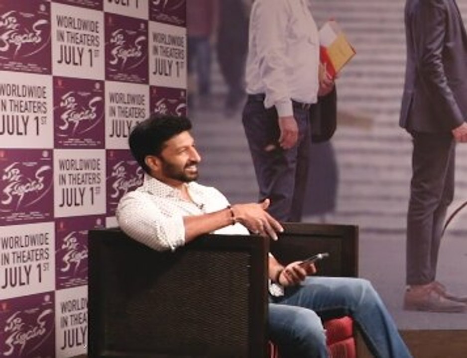 Gopichand Funny Task In Interview: యాంకర్ ఇచ్చిన ఫన్నీ టాస్క్స్ ను అవలీలగా చేసేసిన గోపీచంద్