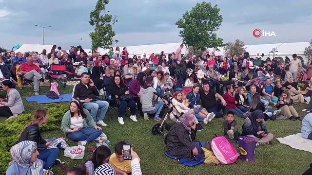 210 binlik şehre 2 buçuk milyon misafir geldi: Adım atılacak yer kalmadı