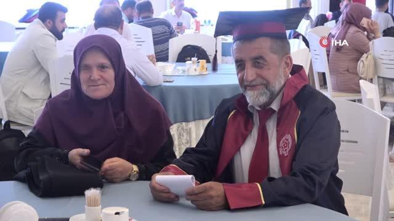 İçindeki okuma aşkı bitmedi 62 yaşında lisans mezunu oldu